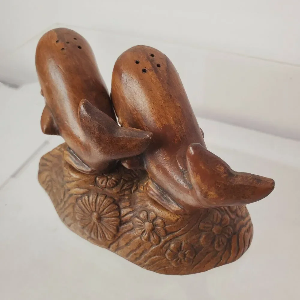 Vintage‎ Treasure Craft Salt Pepper Shaker SeaWorld Whales Orca Ceramic Wood HN